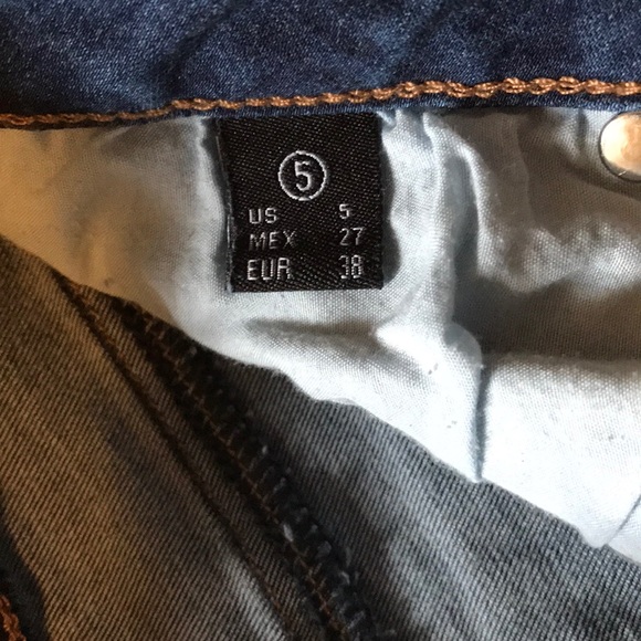 Fashion Nova Frayed Jeans Size 5 - Picture 6 of 8